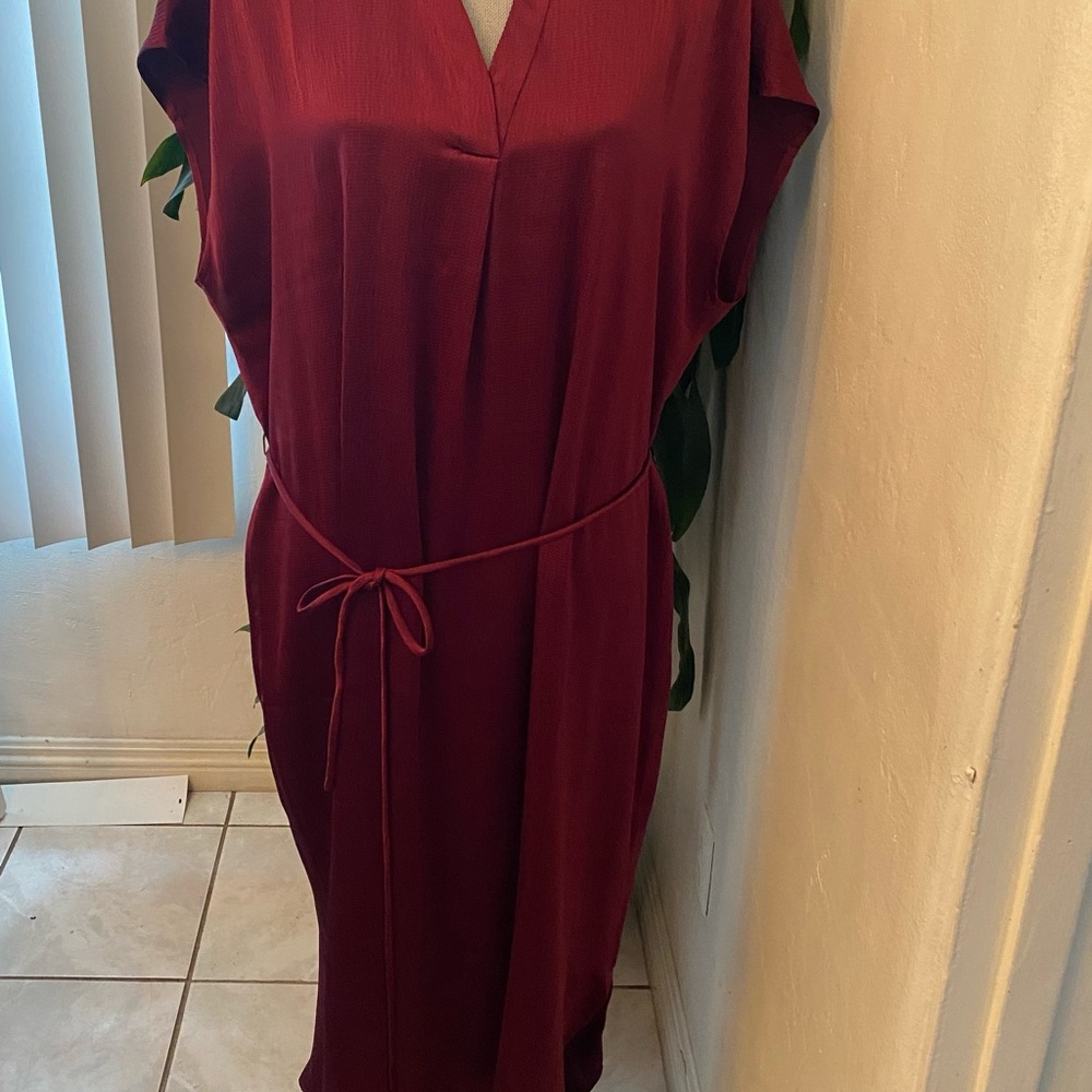 Beautiful dress by Banana Republic.
